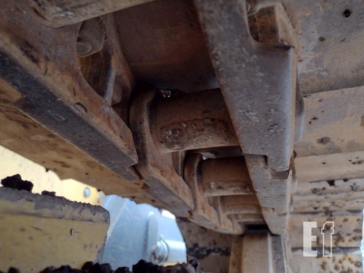 2012-deere-700k-lgp-image-32