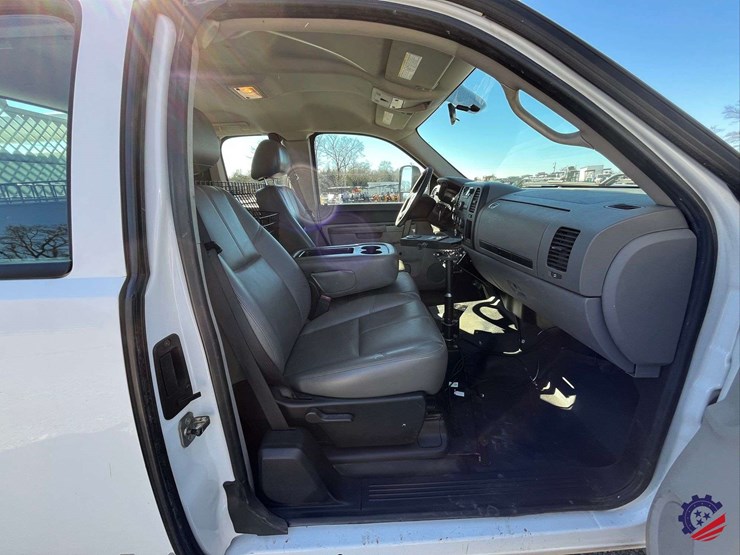 2010-chevrolet-silverado-s/a-service-truck-image-56