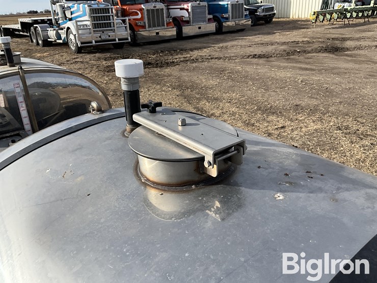 chem-farm-front-mounted-720-gal-fertilizer-tanks-image-9