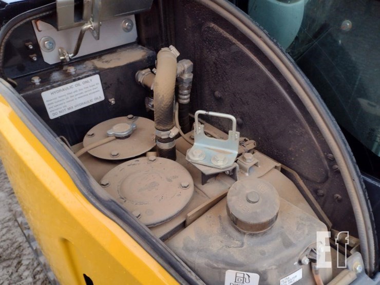 2023-deere-30g-image-43