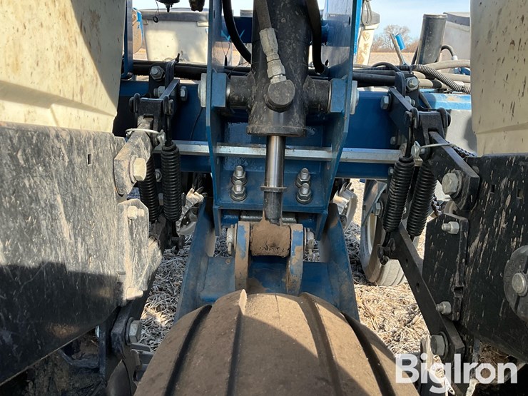 2010-kinze-3200-image-17