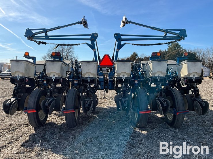 2010-kinze-3200-image-6