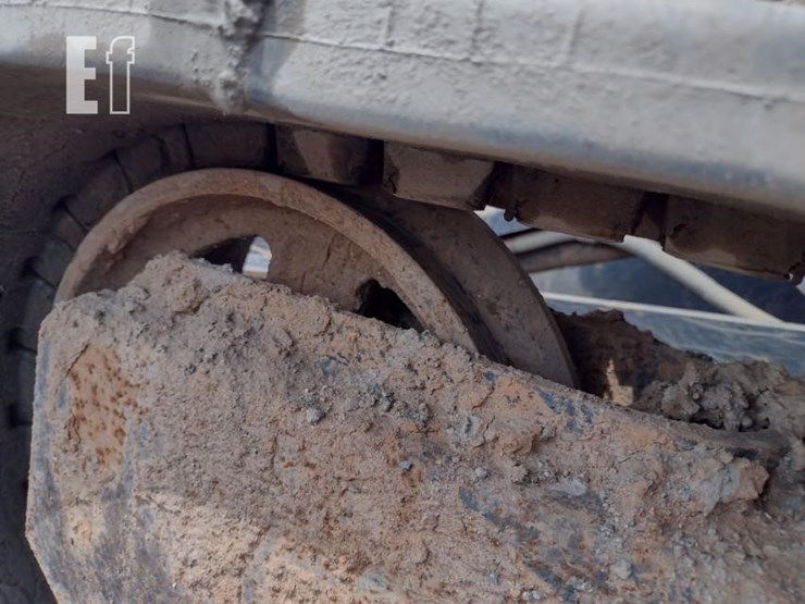 2022-deere-26g-image-32