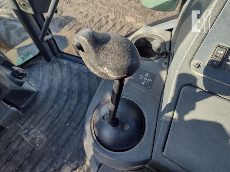 2018-deere-410l-image-8