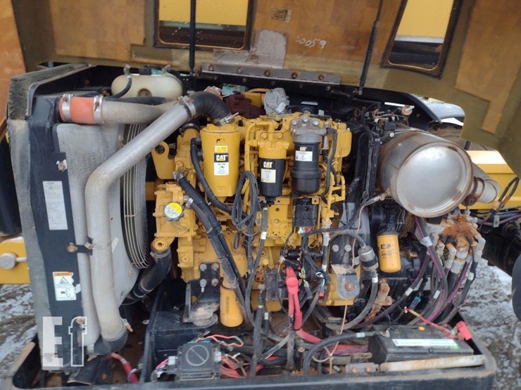 2015-caterpillar-tl1055c-image-26
