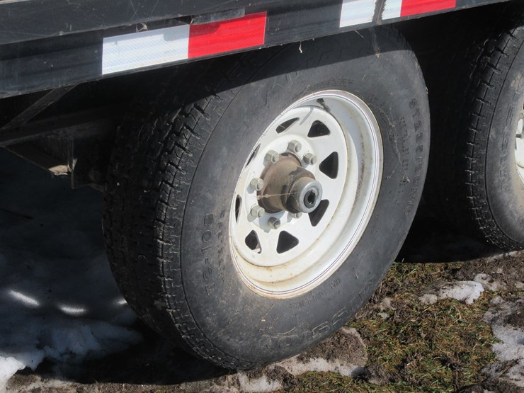 #8954-•-2006-pj-tri-axle-23'-trailer-(has-wi-title)-image-11