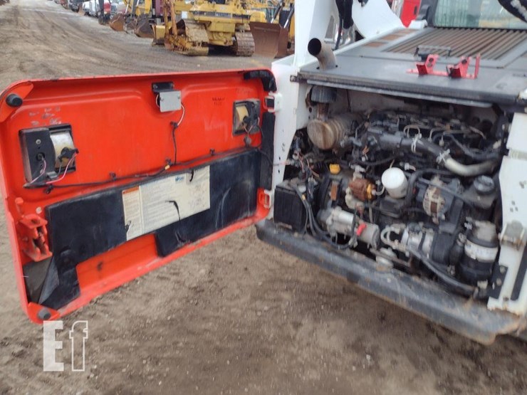 2017-bobcat-t740-image-38