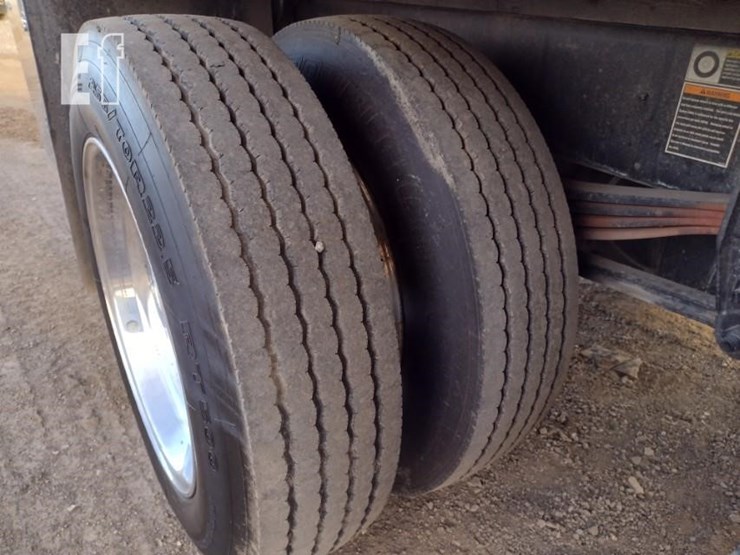 peterbilt-330-image-25