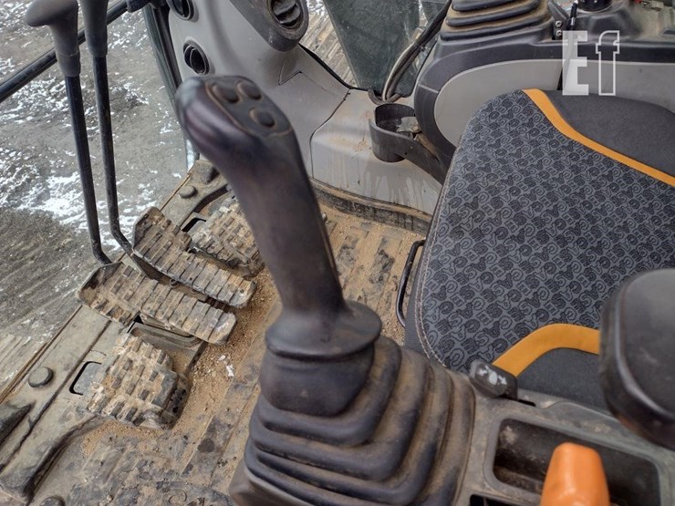 2022-case-cx250d-image-12