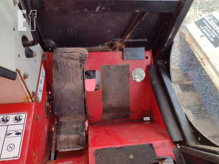 ventrac-3400l-lawn-mower-w/blade-&-broom-image-10