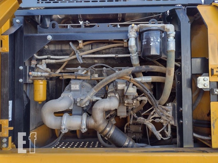 2020-deere-350g-lc-image-46