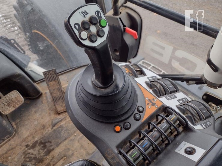 jcb-fastrac-4220-image-8