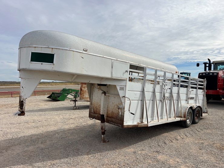 #t8405-•-stock-trailer-image-1