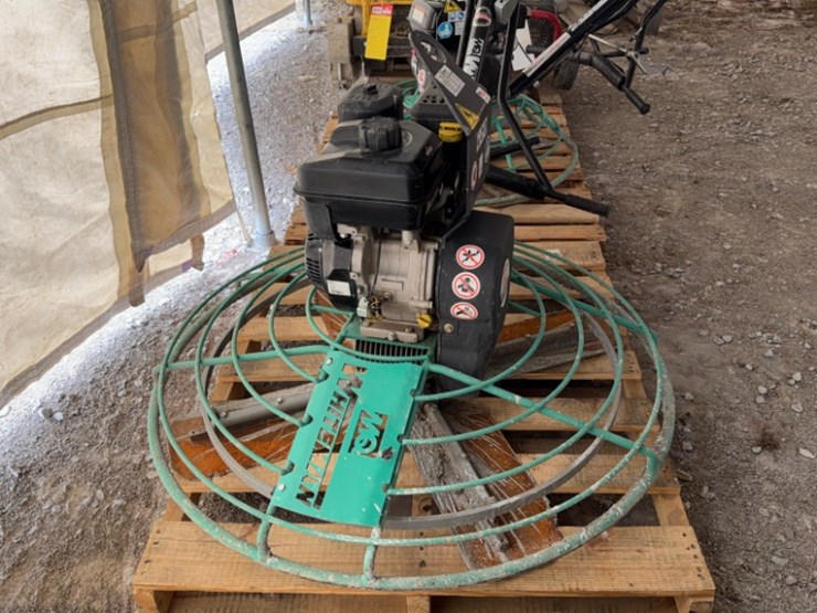 2023-whiteman-b46b90-4'-power-trowel-with-10hp-broggs-motor-image-5