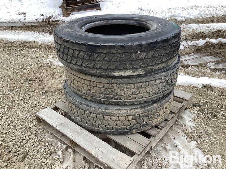 11r22.5-tires-image-1