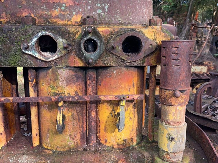 caterpillar-thirty-image-33