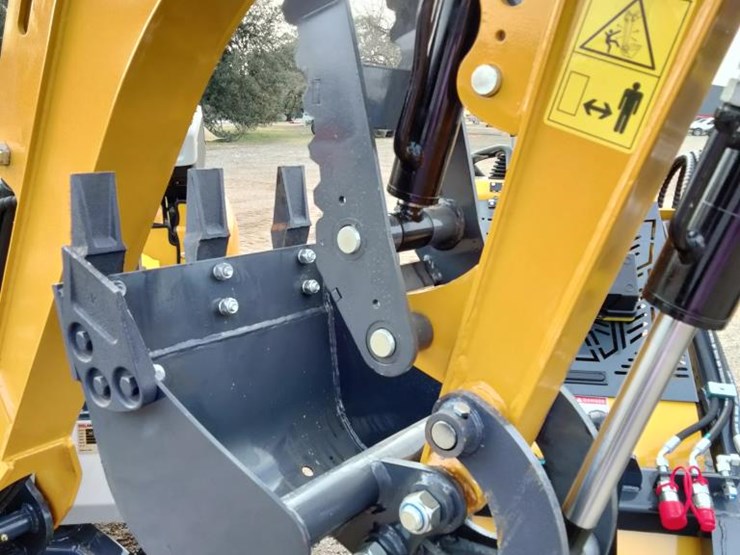 #50-•-mini-excavator---yanmar-diesel-(sdle20)-image-3