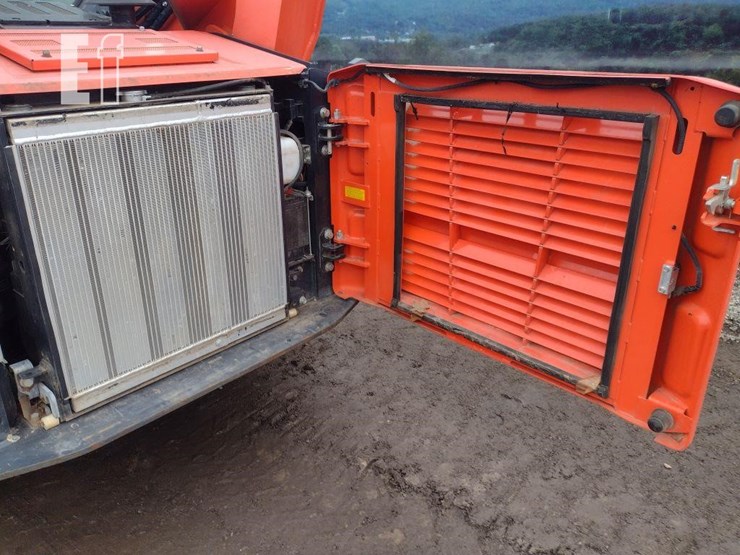 2017-kubota-svl95-2s-image-36