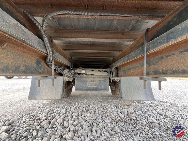 2019-isuzu-npr-image-27