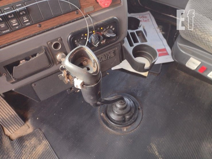 2005-western-star-4900fa-image-11