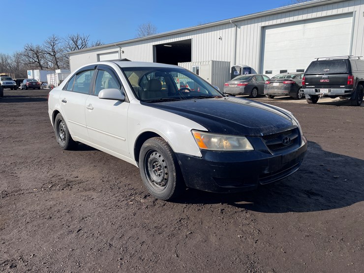 #2029-•-2010-hyundai-sonata-(with-wi-title)-image-1