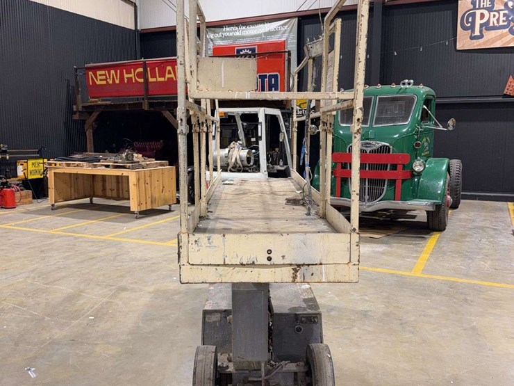 stratolift-krx20-scissor-lift-image-7