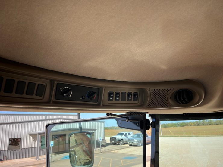 2020-case-ih-wd2104-image-34