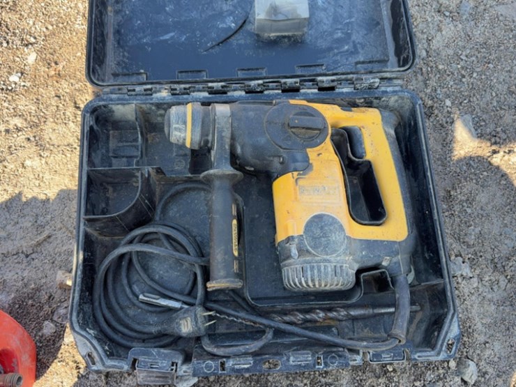 dewalt-sds-electric-hammer-drill-image-1
