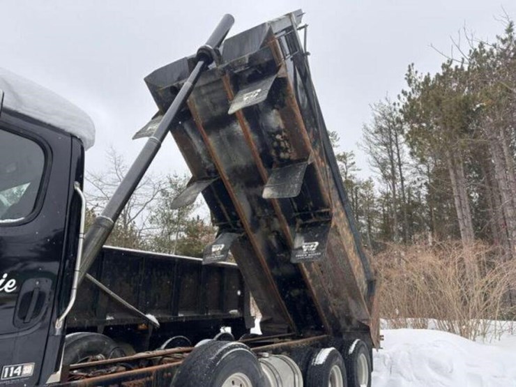 2018-freightliner-114sd-image-4