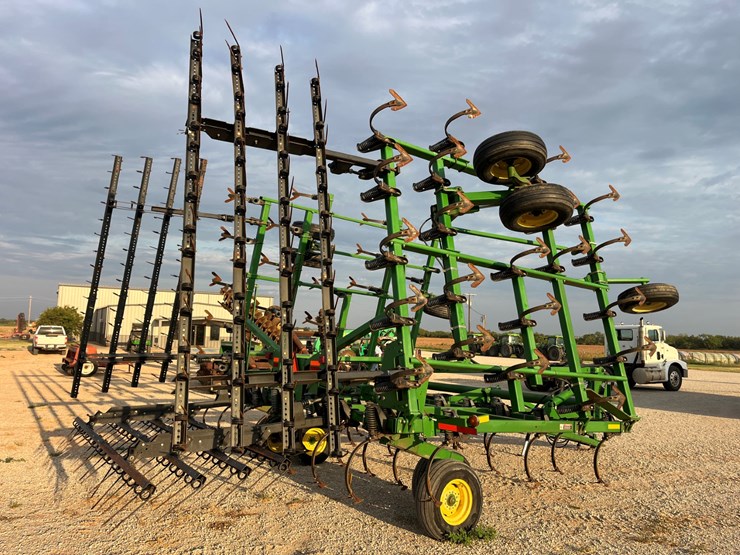 2004-john-deere-2210-image-9