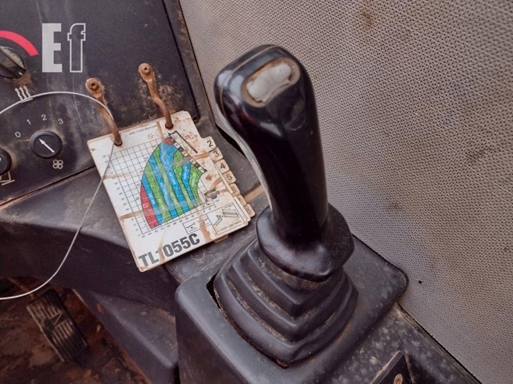 2015-caterpillar-tl1055c-image-9