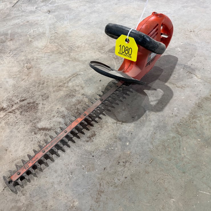 #1080 • Blac & Decker Bush Trimmer