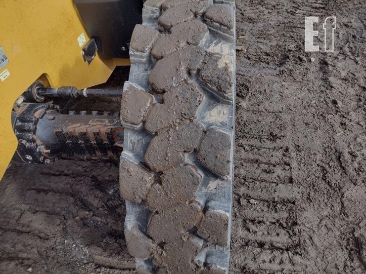 2019-caterpillar-tl1055d-image-21