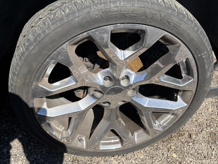 2002-chevrolet-tahoe-image-4