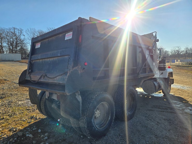 1999-mack-rd690s-image-18