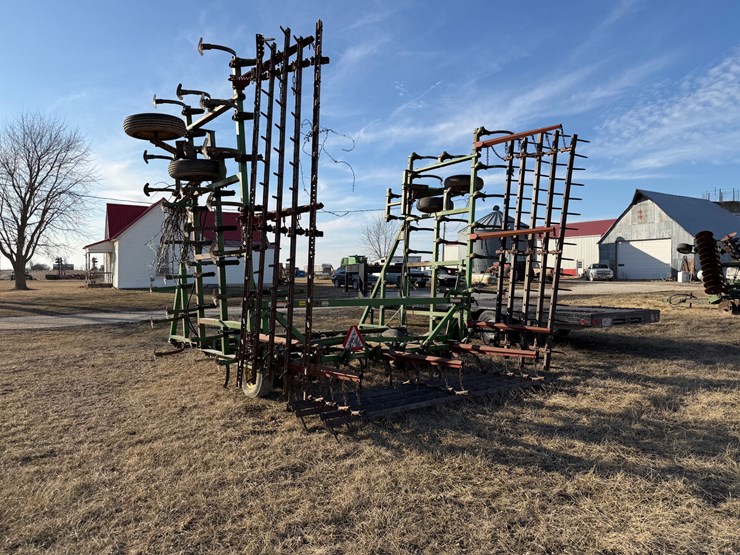 #1064-•-john-deere-1100-field-cultivator-image-3