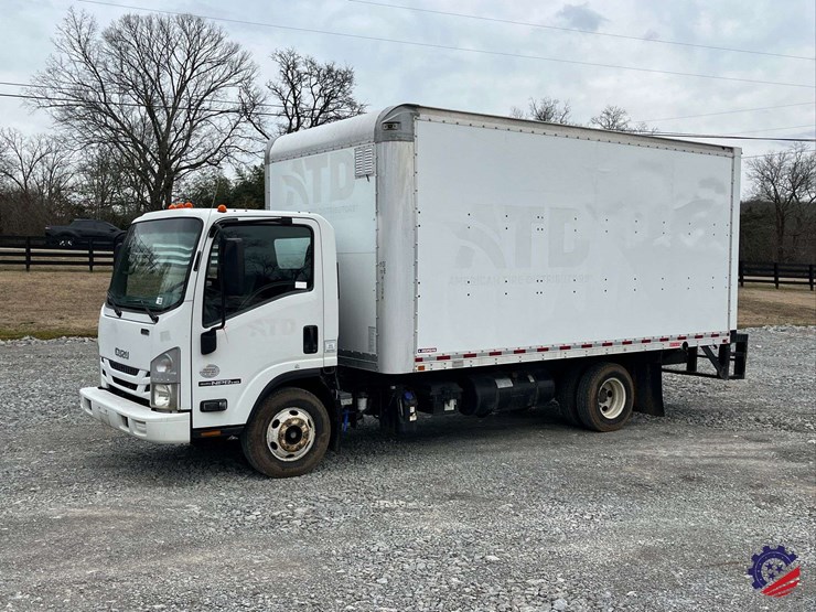 2019-isuzu-npr-image-1