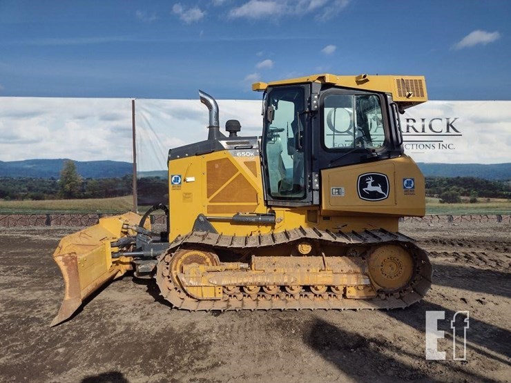 2021-deere-650k-lgp-image-1