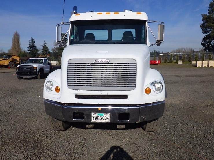 1999-freightliner-fl112-image-2