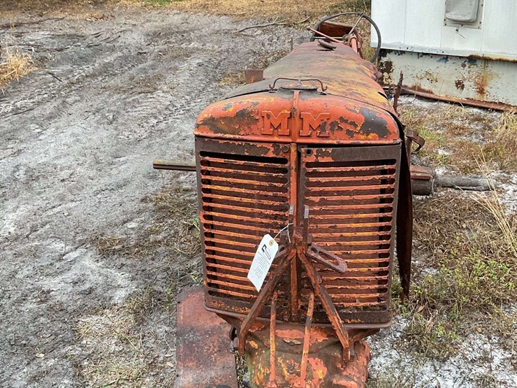 minneapolis-moline-zau-parts-tractor-image-6