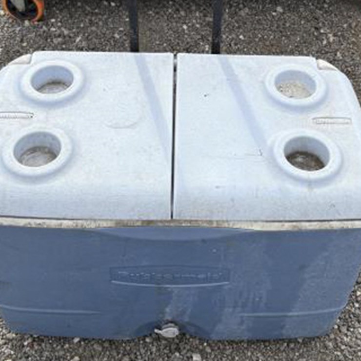 #167 • Rubber Maid Cooler w/ Wheels