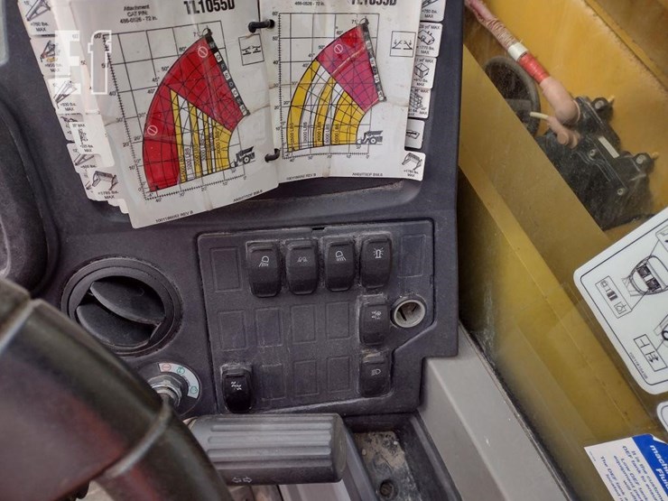 2019-caterpillar-tl1055d-image-8