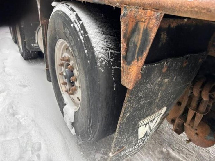 2018-freightliner-114sd-image-69