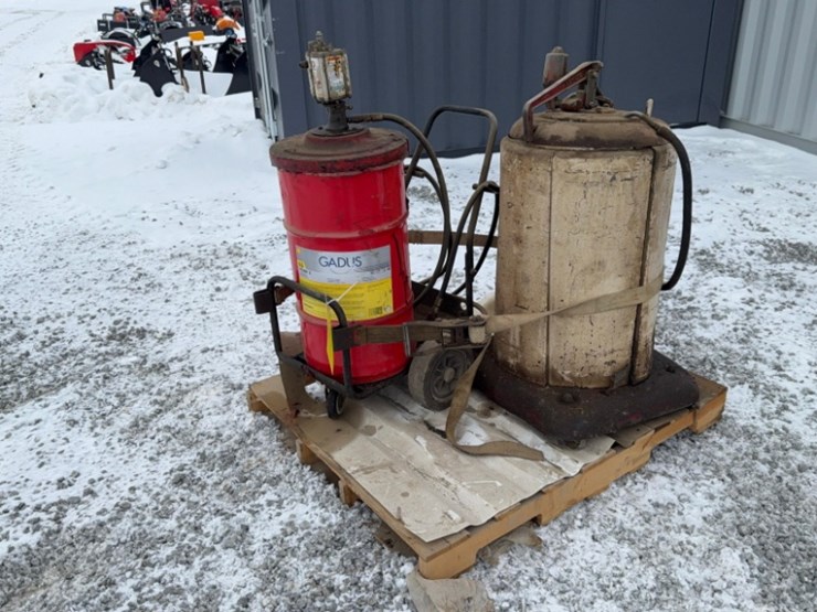 concrete-sealer-pump/-gadus-grease-pump-image-1