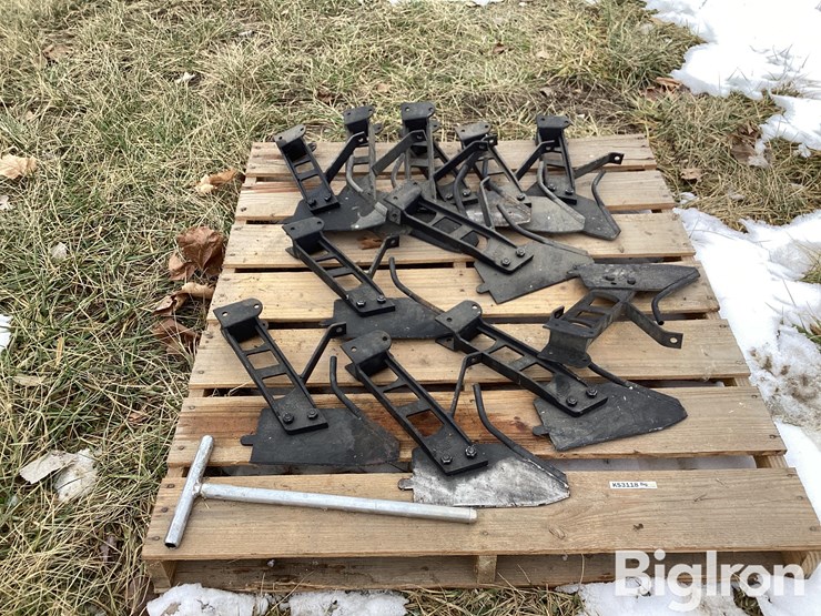 huckstep-pro+-fertilizer-shoes-image-2