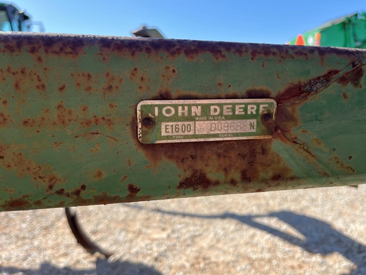 #t15179-•-john-deere-chisel-plow-image-7