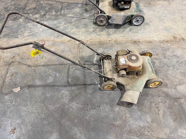 #1068-•-john-deere-push-mower-image-1