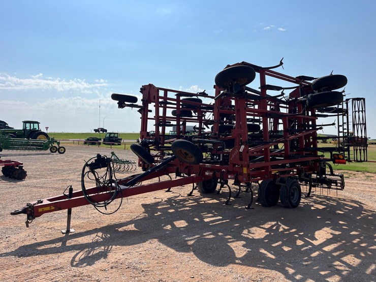 #t15435-•-2010-case-200-cultivator-image-1