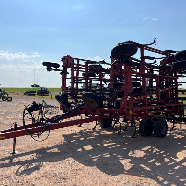 #T15435 • 2010 Case 200 Cultivator