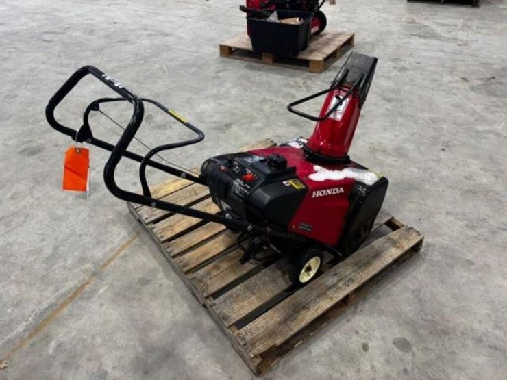 honda-hs621-4-stroke-snow-thrower-image-4